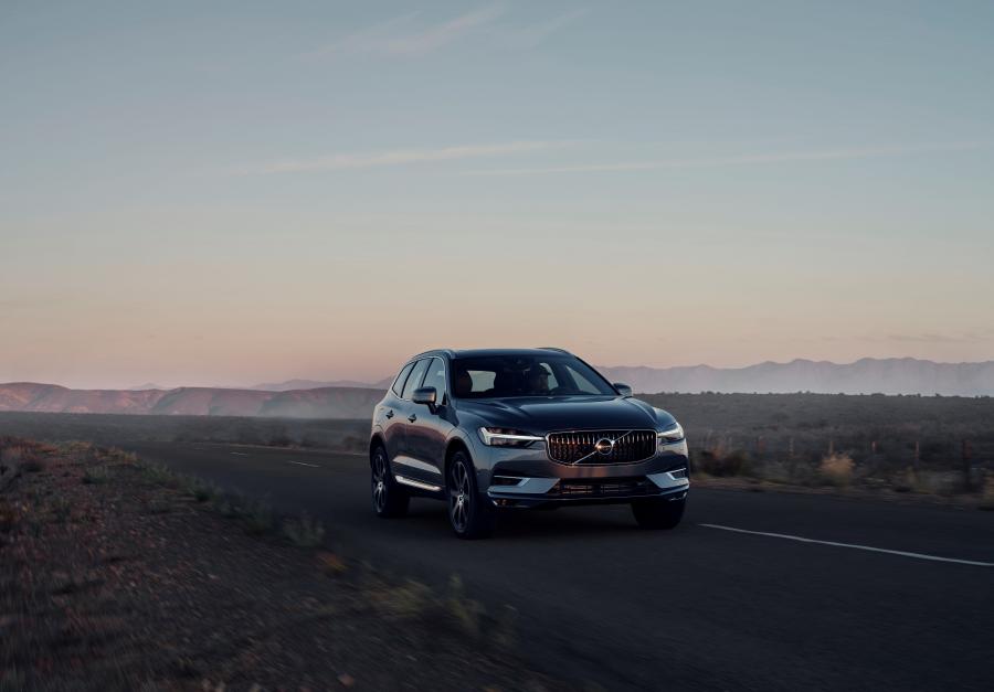  Volvo XC60 T8 AWD Recharge 2020 года  (фото 1 из 13)